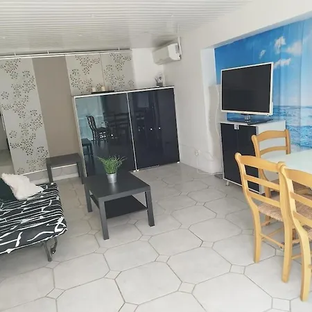 Bas De Climatise Avec Coin Terrasse Apartment